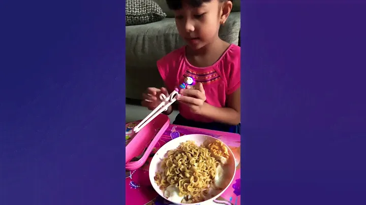 Mukbang Mie Goreng🍲 Gak pernah nolak😆 #indomie #miegoreng #mukbang #sumpit #pororo #minniemouse