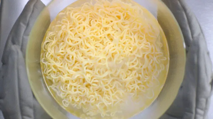 How to Cook Indomie Goreng with Microwave