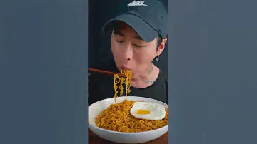 indomie mi goreng + egg