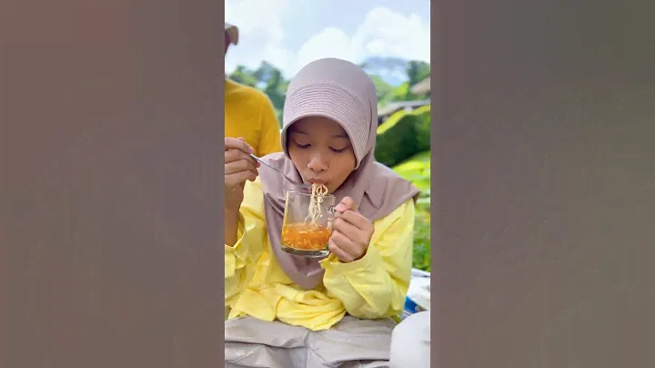 Disaat apa kamu enak makan mie gaes?? 😍 #arinagafamily