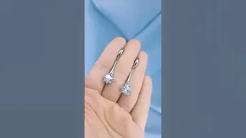 Серебряные серьги с фианитами.